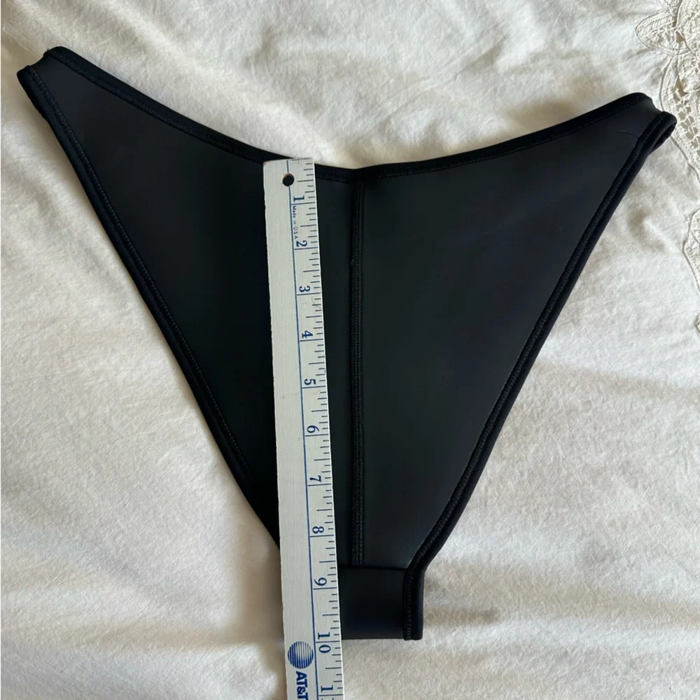 ❤️SKIMS Rubberized Swim Bottoms Size Large NWT-